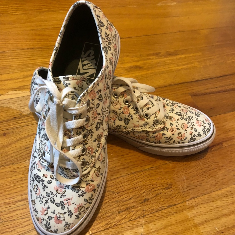 Women’s size 9 US